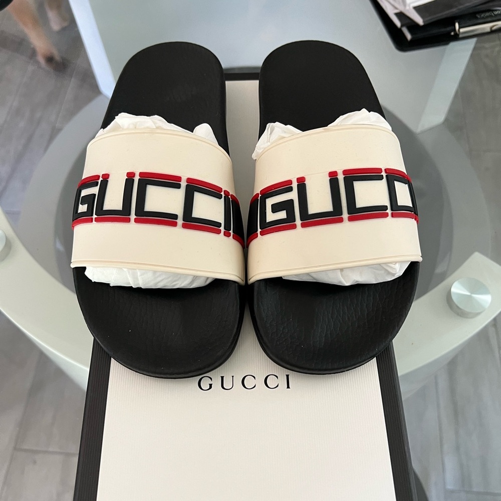 Women’s Gucci Slides Size 6
